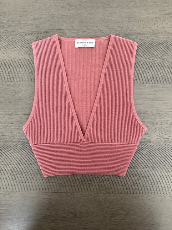 Aritzia Tops - Aritzia Sculpt Knit Ribbed V-Neck Crop Top - Dusty Rose